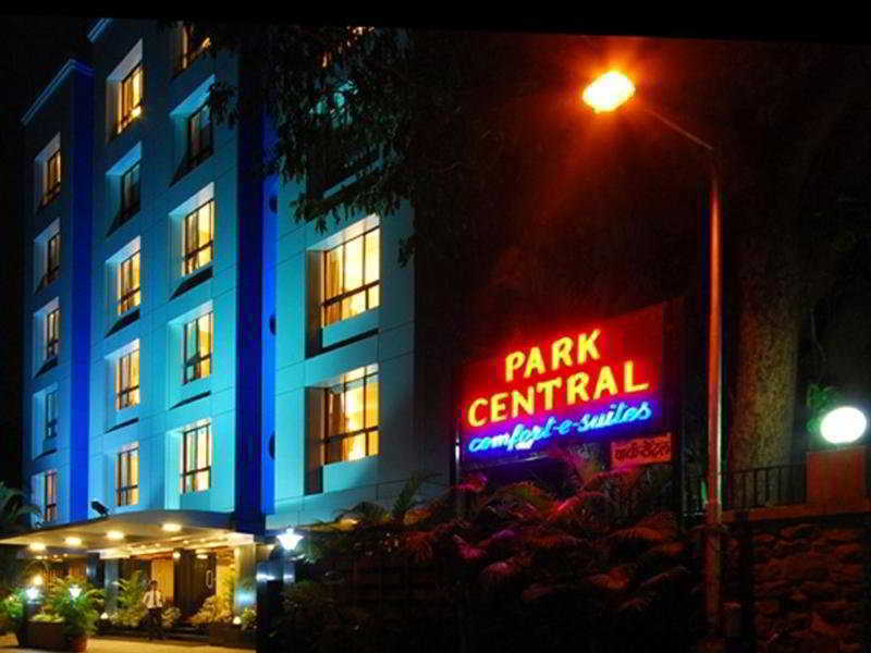 Hotel Park Central Koregaon Park Пюн Екстериор снимка