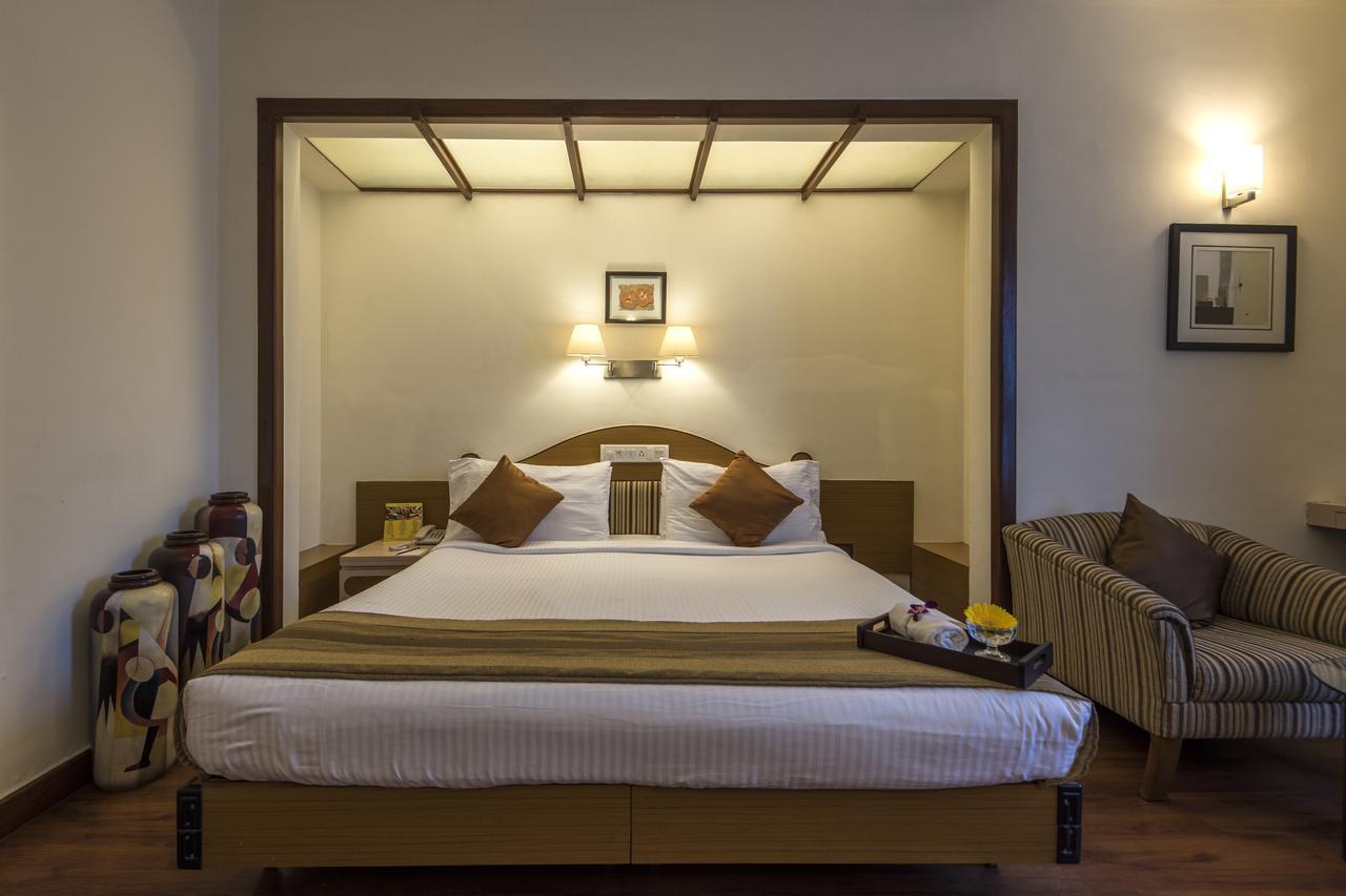 Hotel Park Central Koregaon Park Пюн Екстериор снимка