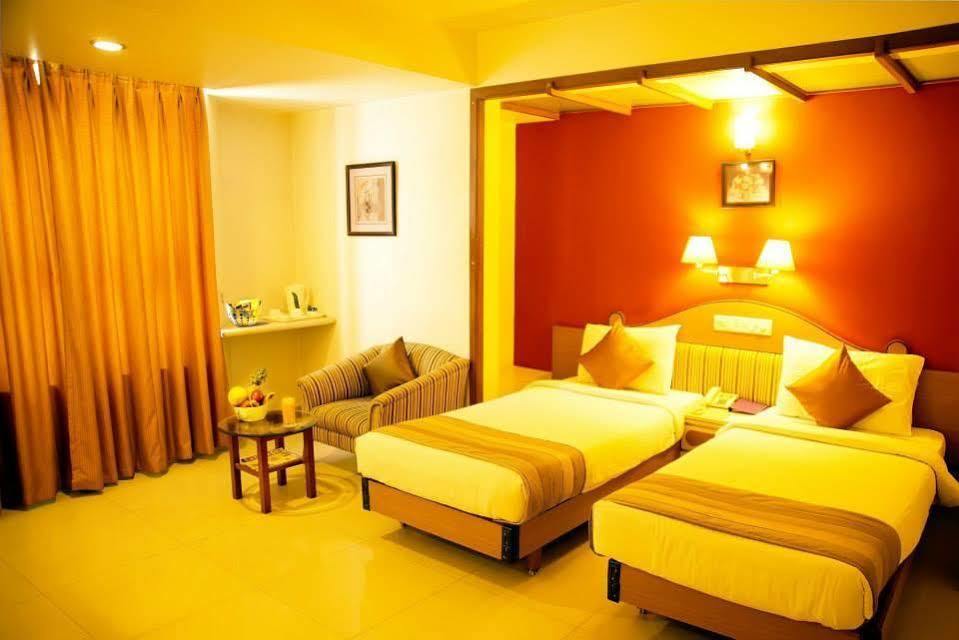 Hotel Park Central Koregaon Park Пюн Екстериор снимка