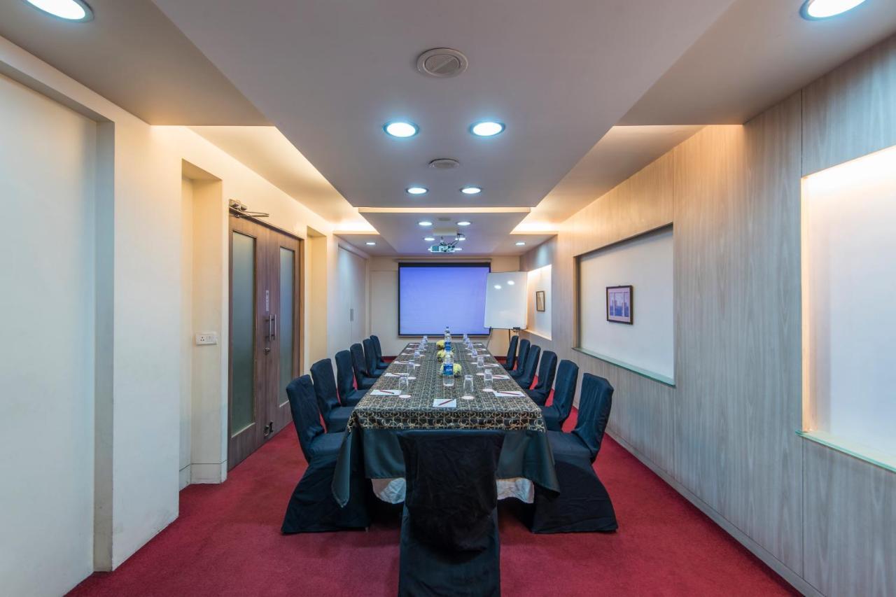 Hotel Park Central Koregaon Park Пюн Екстериор снимка