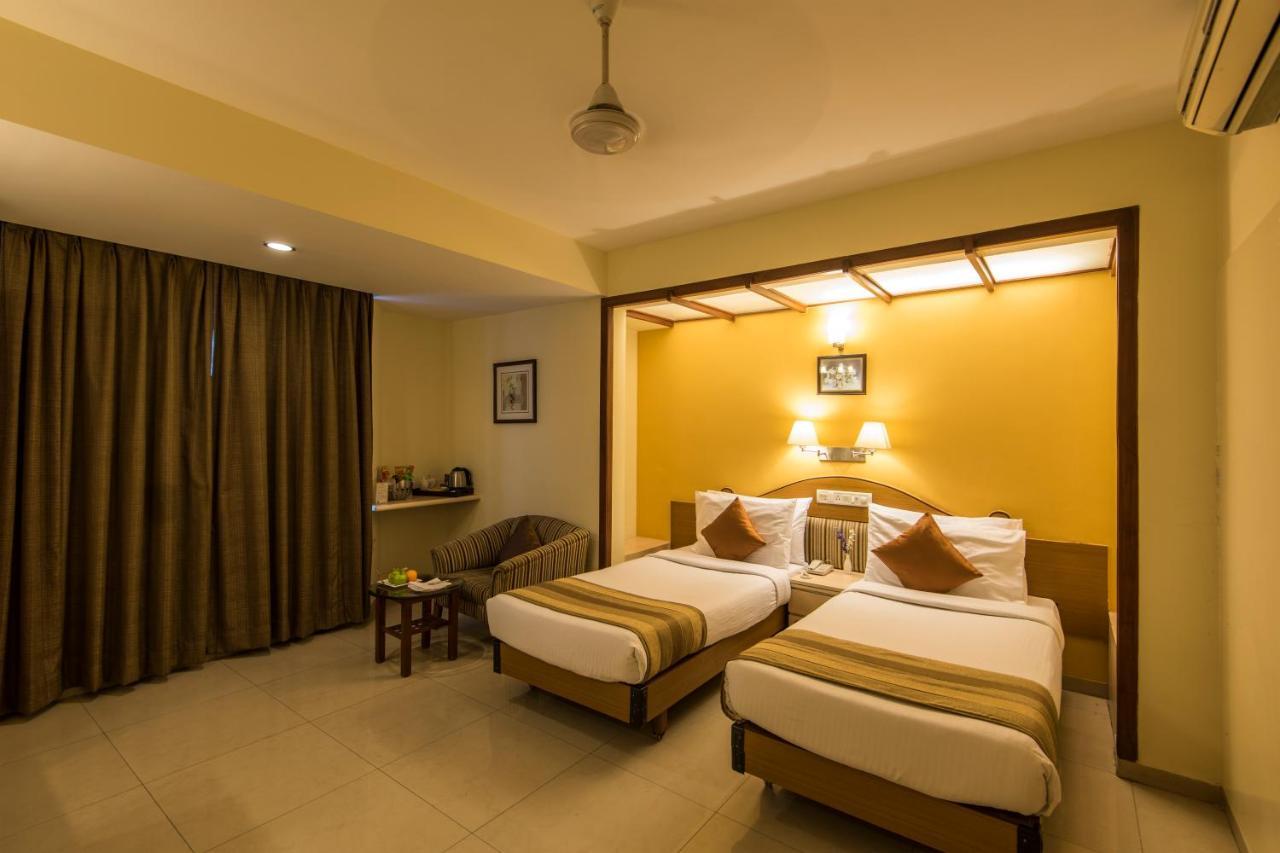 Hotel Park Central Koregaon Park Пюн Екстериор снимка